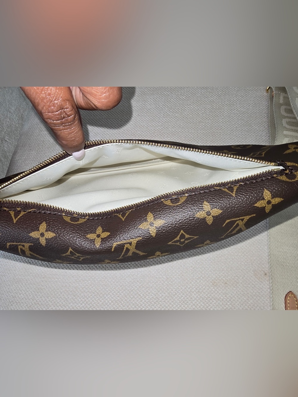 Louis Vuitton High Rise Bumbag - Picture 9 of 16